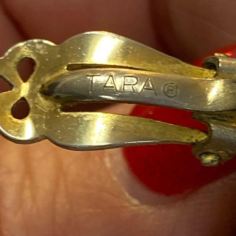 VINTAGE TARA CLIP ON EARRINGS - Picture 5 of 7